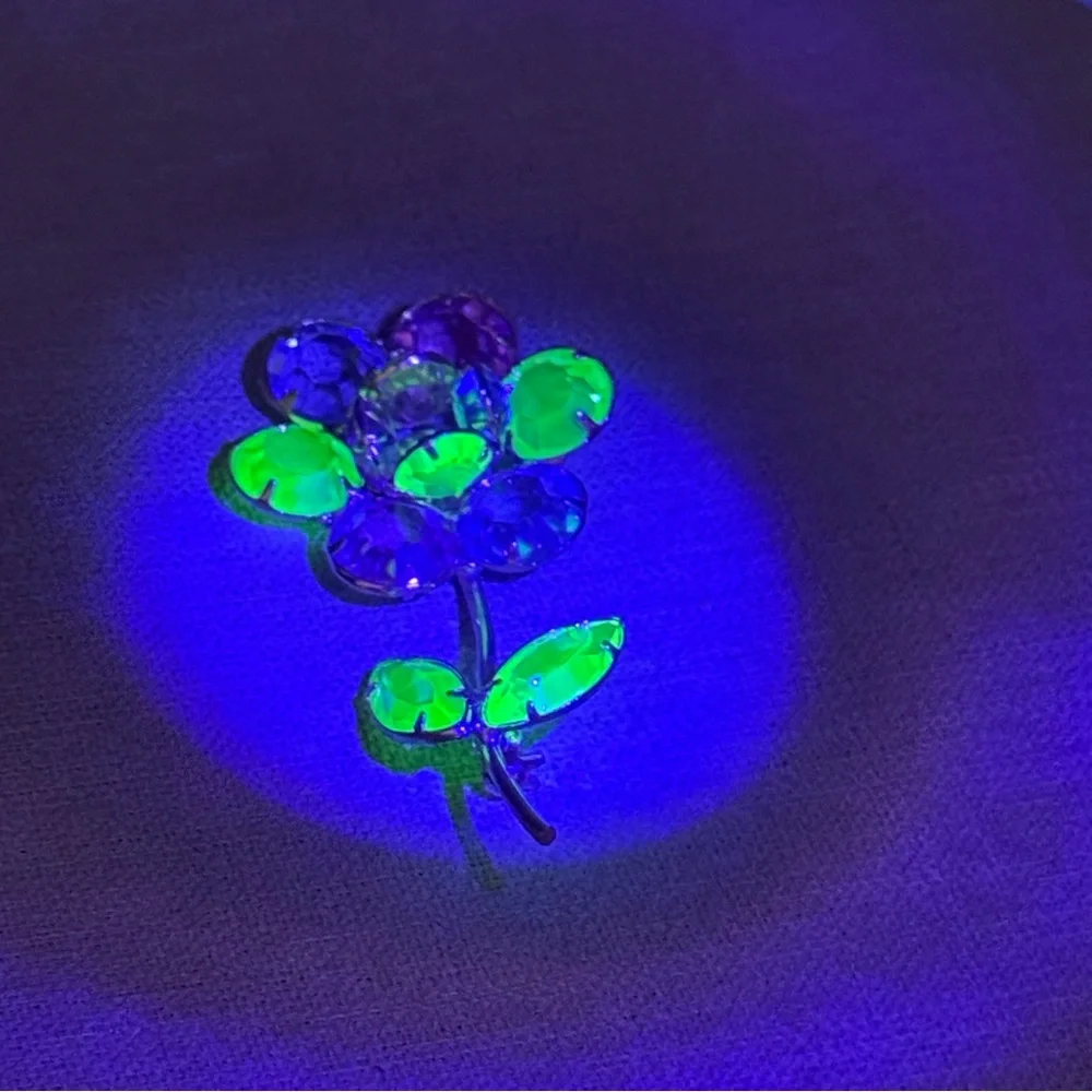 Vintage uranium glass 1980s Elegant Multicolor Floral Brooch - Picture 8 of 9